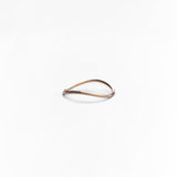 Anello curvato sottile in oro 14K minimalista - GIOIELLO ITALIANO