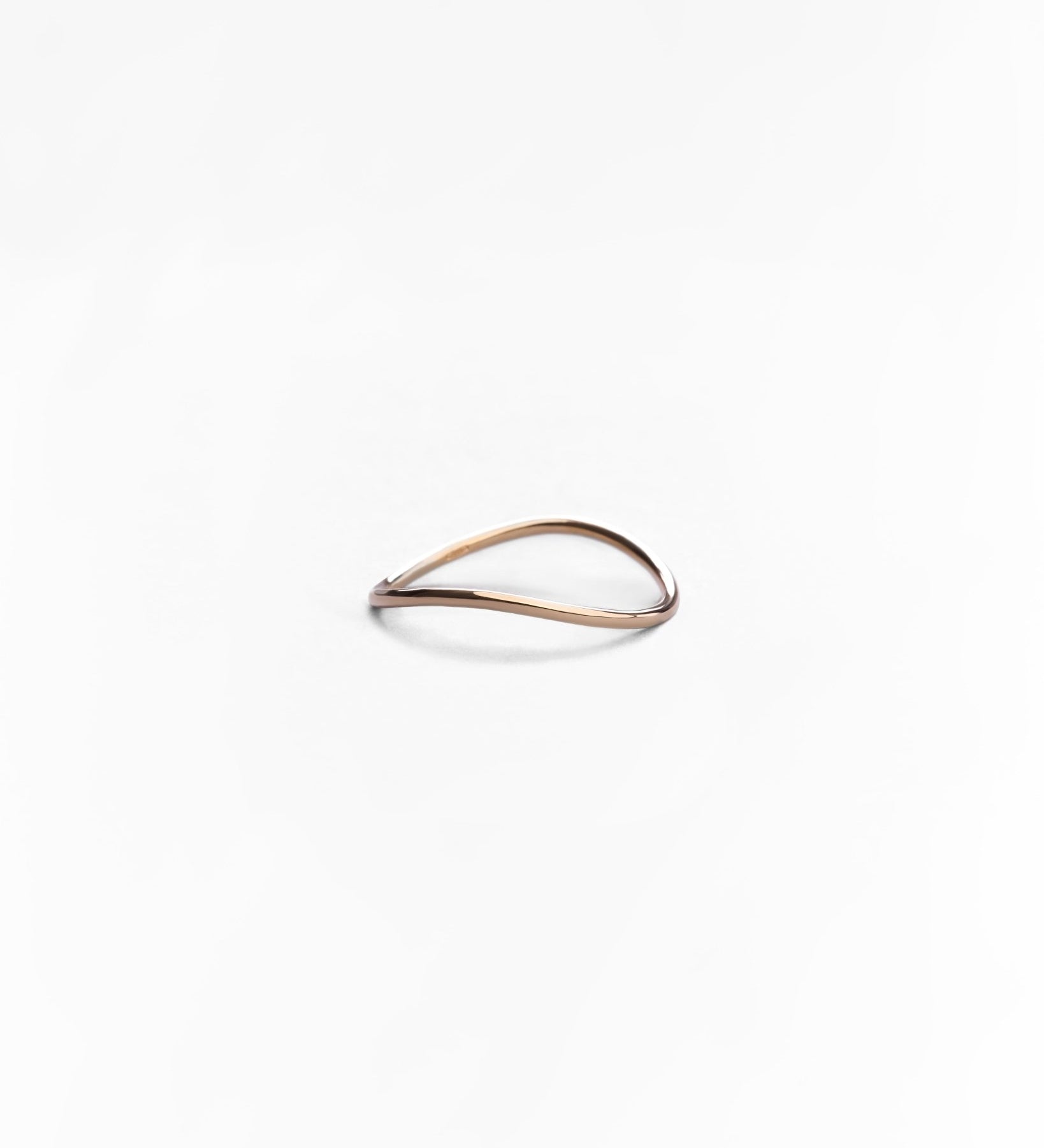 Anello curvato sottile in oro 14K minimalista - GIOIELLO ITALIANO