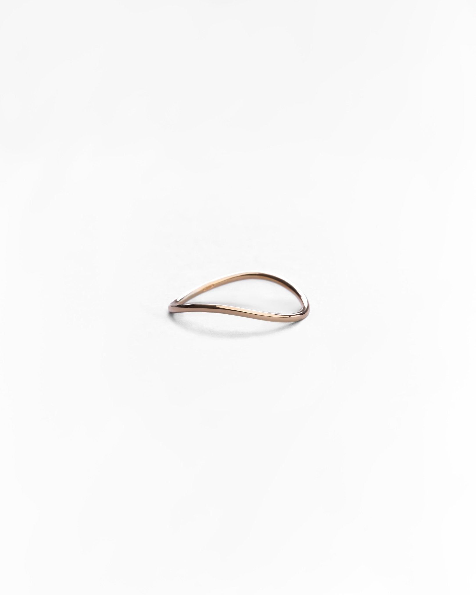 Anello curvato sottile in oro 14K minimalista - GIOIELLO ITALIANO