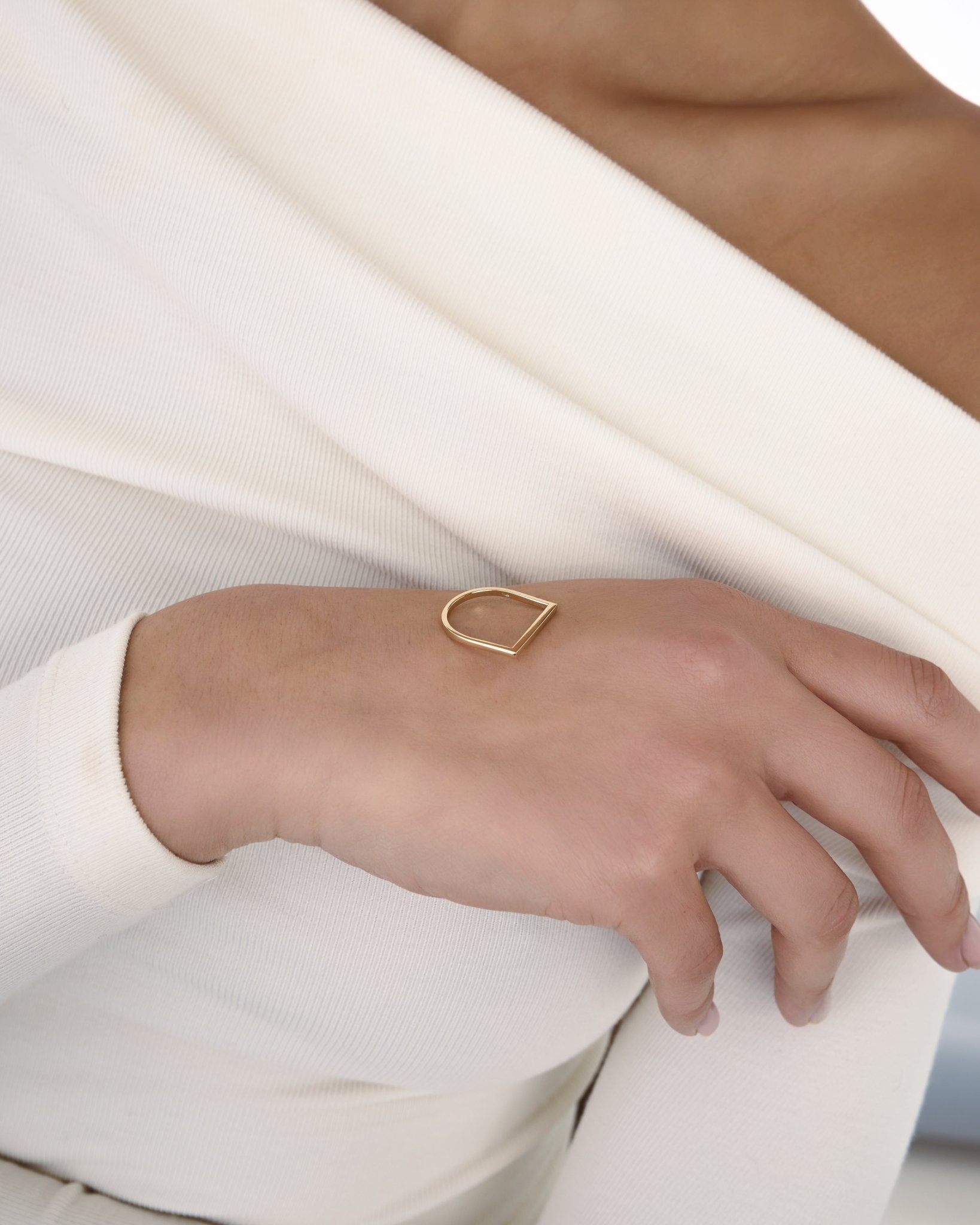 Anello Geometrico Mezzo Quadrato in Oro 14K - GIOIELLO ITALIANO