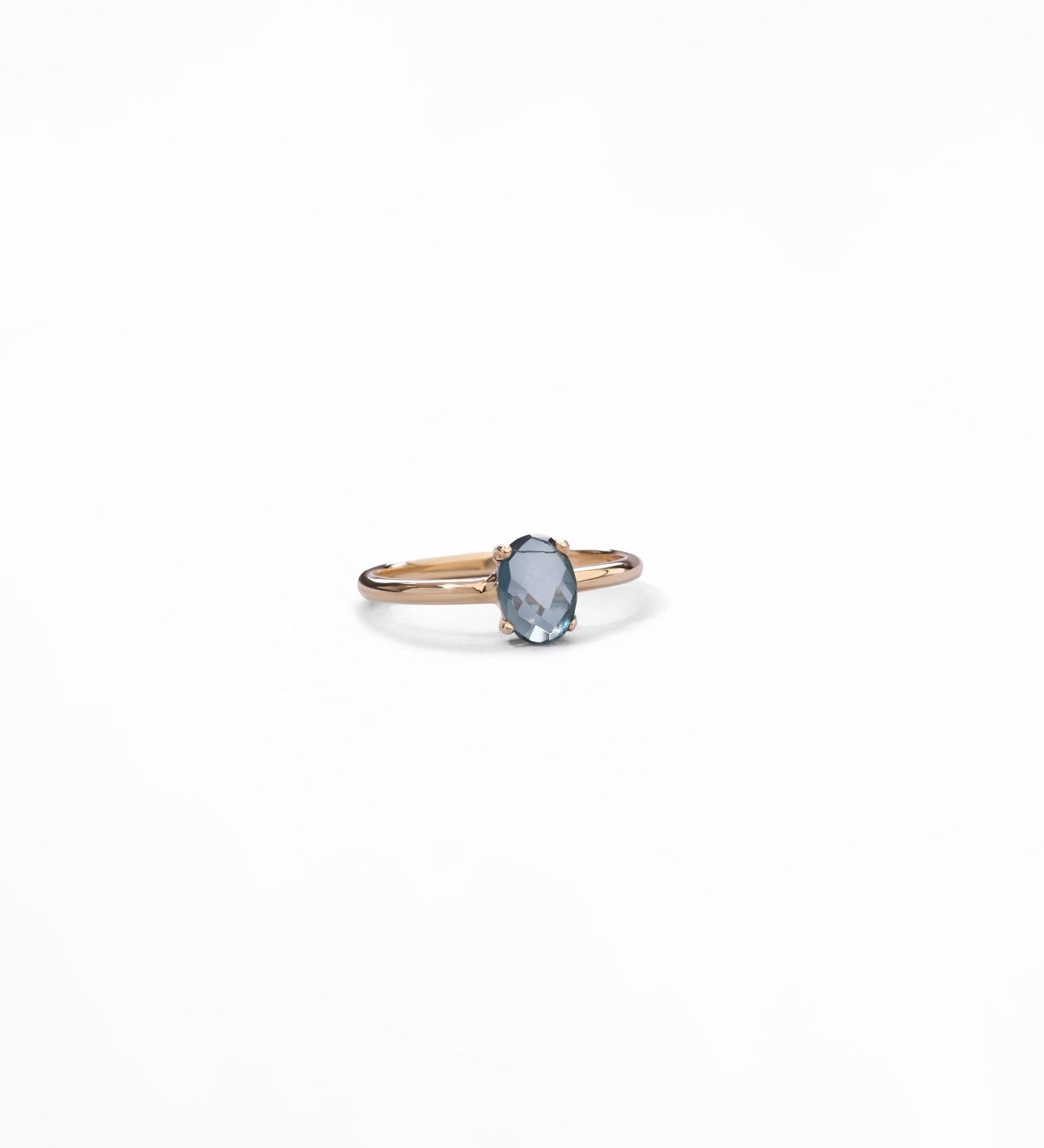 Anello Sottile con Pietra Colorata in Oro 14K - GIOIELLO ITALIANO