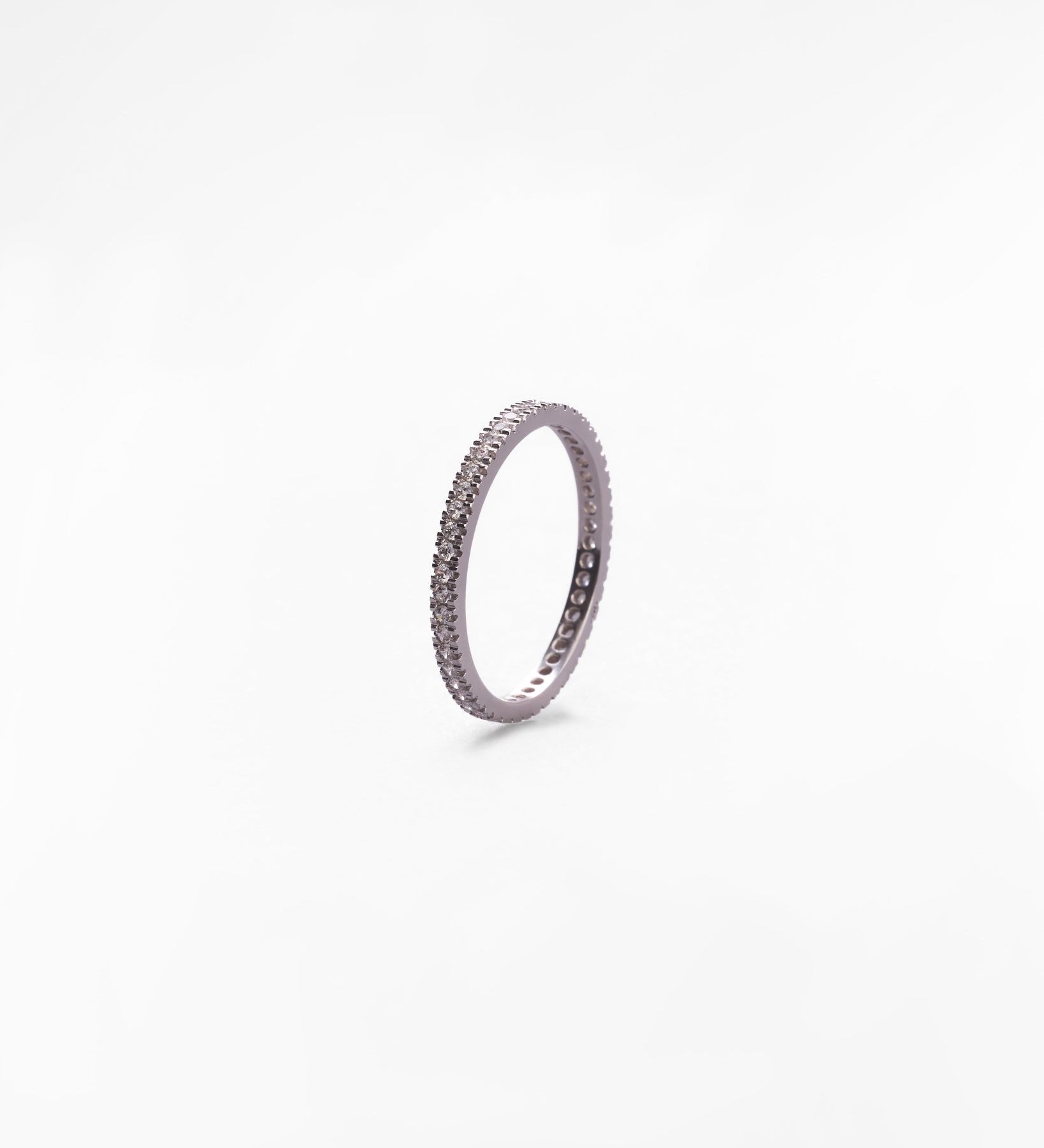 Anello tennis in oro 14K con zirconi pavé – vista completa - GIOIELLO ITALIANO