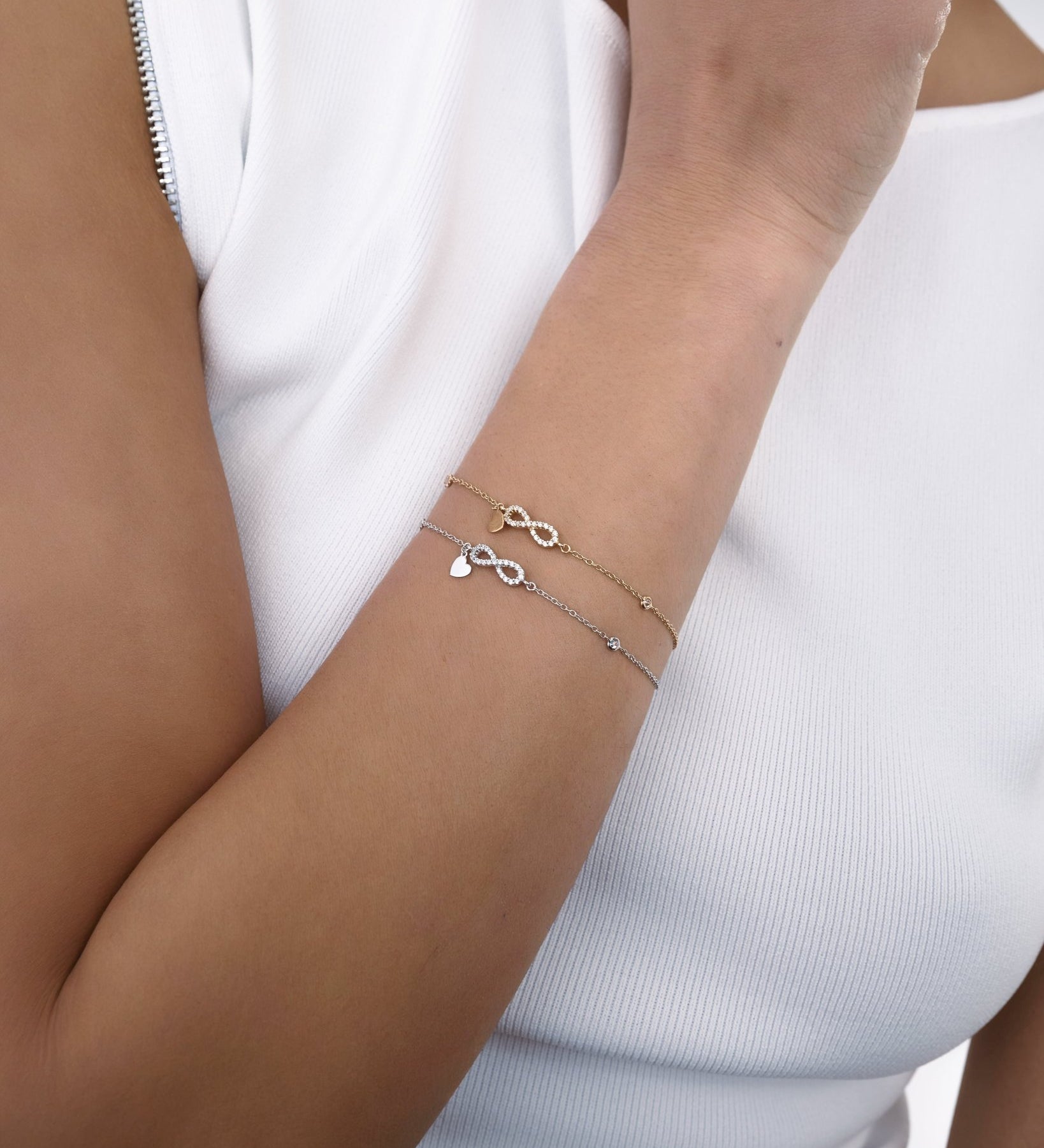 Bracciale Elegante con Simbolo dell'Infinito e Zirconi Pavé in Oro 14K - GIOIELLO ITALIANO