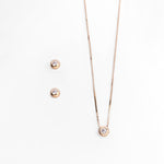 Orecchini minimalisti in oro giallo 14K con zirconi - GIOIELLO ITALIANO