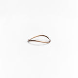 Anello Curvato Sottile in Oro 14K