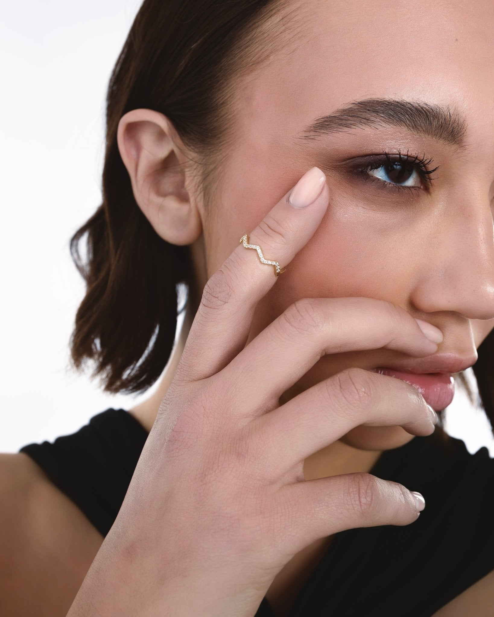 Anello sottile a zig-zag con zirconi pavé in oro 14K - GIOIELLO ITALIANO