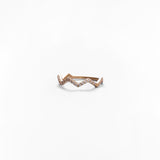 Anello Sottile a Forma di Zig - Zag con Zirconi Pavé in Oro 14K - GIOIELLO ITALIANO