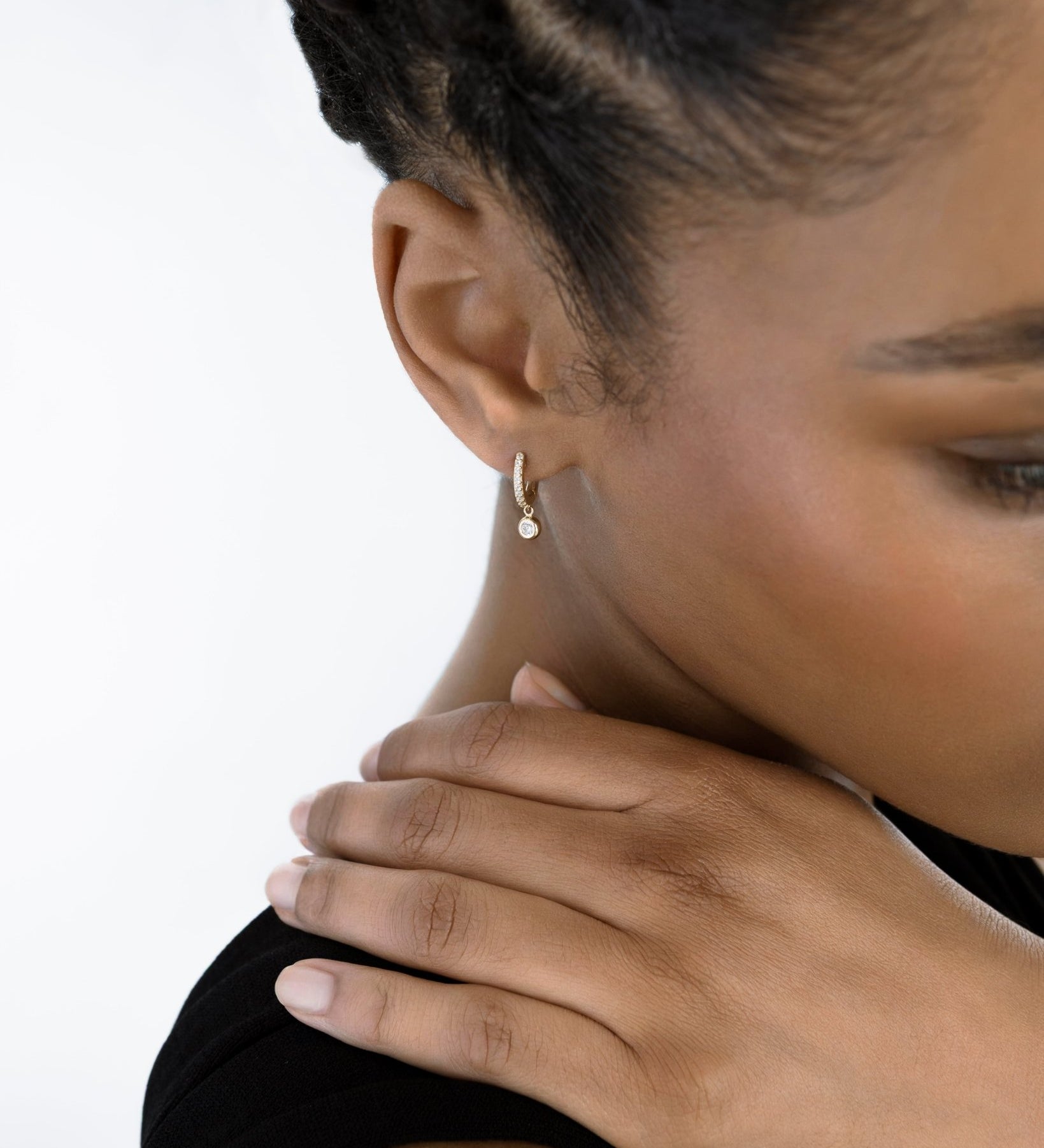 Orecchini a Cerchio con Pendente e Zirconi Pavé in Oro 14K - GIOIELLO ITALIANO